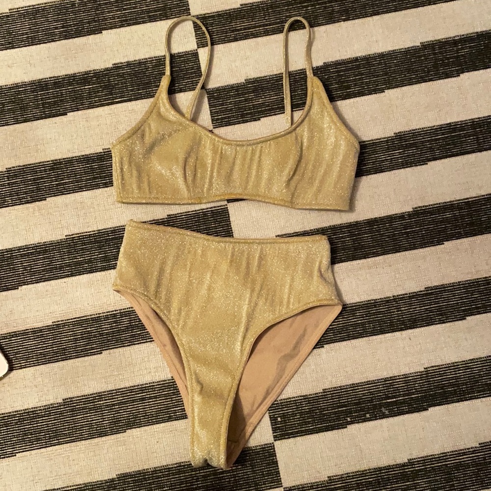 Triangl Kate gold bikini size M